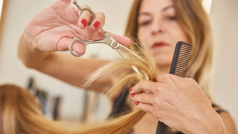 Le Petit Salon Ibiza. Peluquería y salón de belleza. Corte de mujer.